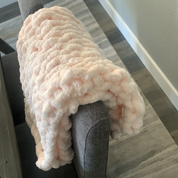 NEW Handmade Chenille Chunky Knit Pink Baby Blanket - Picture 4 of 8